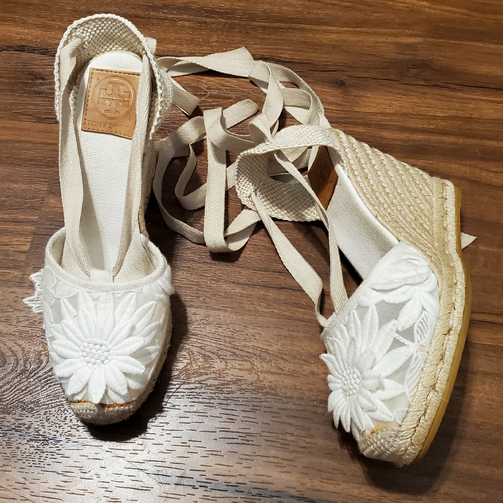 Unique Tory Burch espadrille sandals